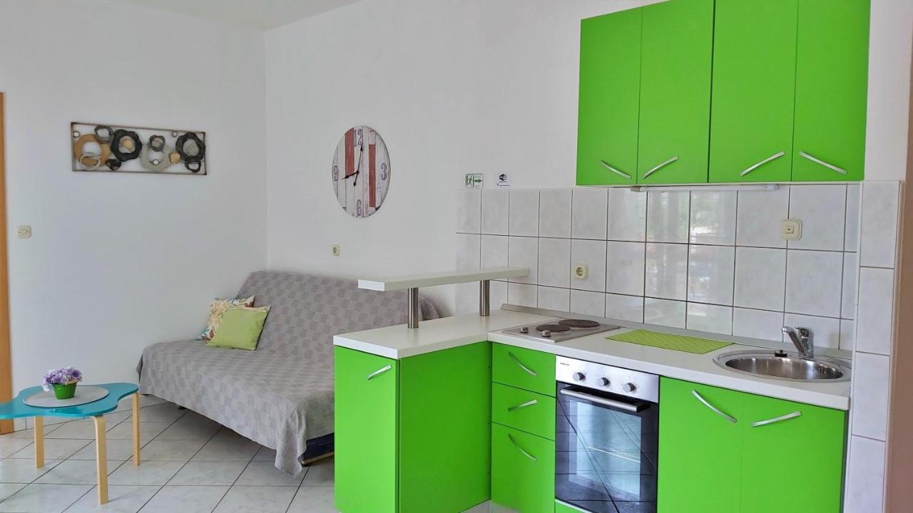 Apartments Zvone Omis Bagian luar foto