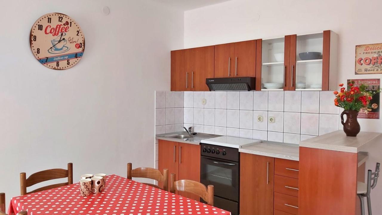 Apartments Zvone Omis Bagian luar foto