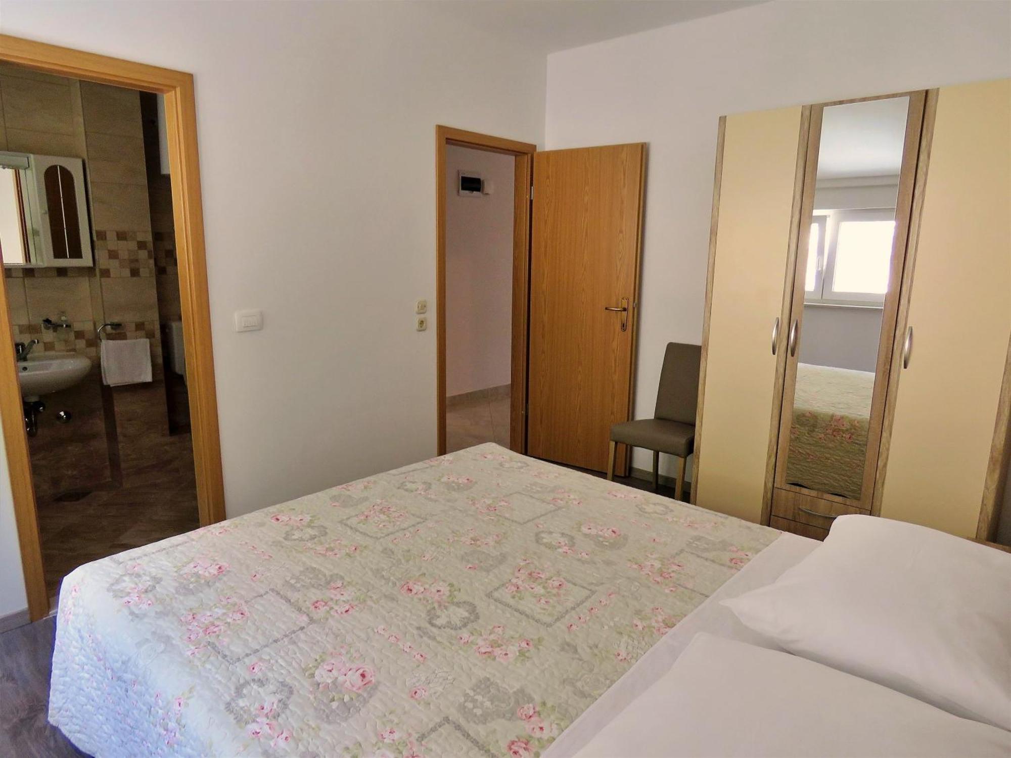 Apartments Zvone Omis Bagian luar foto
