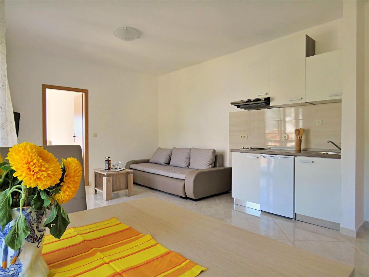 Apartments Zvone Omis Bagian luar foto