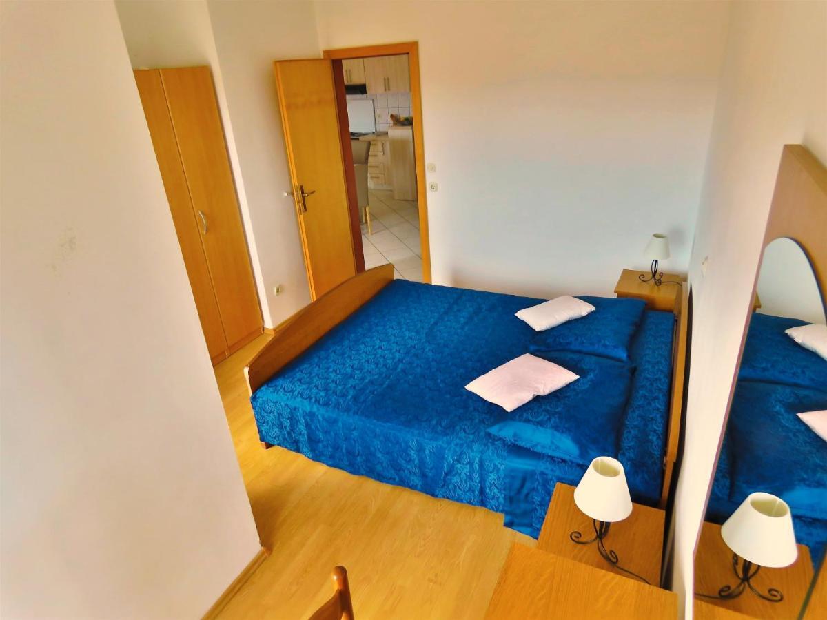 Apartments Zvone Omis Bagian luar foto
