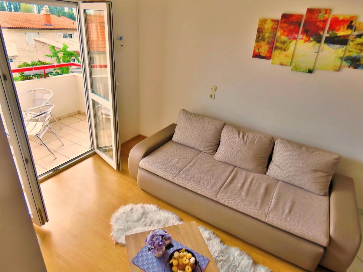 Apartments Zvone Omis Bagian luar foto