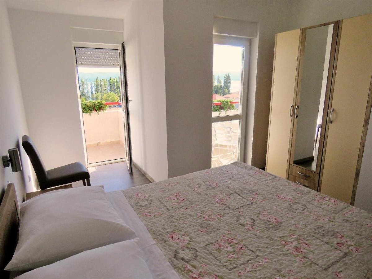 Apartments Zvone Omis Bagian luar foto